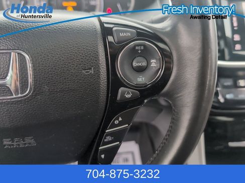 Used 2017 Honda Accord Touring image 22