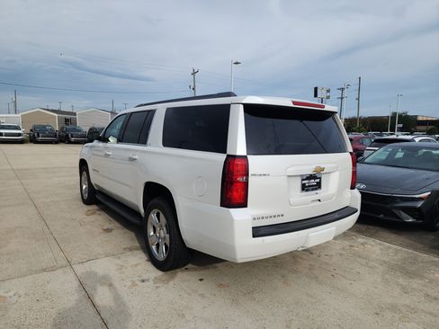 Used 2017 Chevrolet Suburban LT RWD image 5