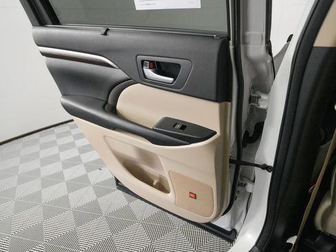 Used 2016 Toyota Highlander Limited image 14