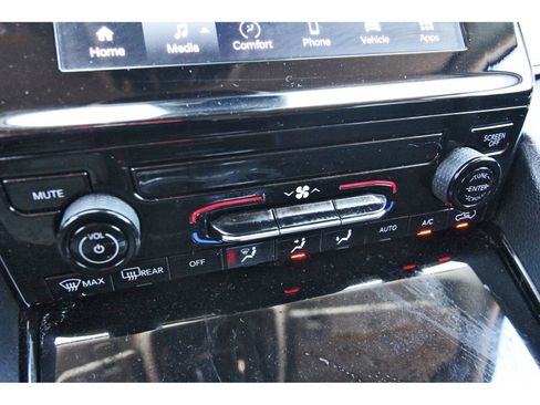Used 2023 Jeep Grand Cherokee Laredo AWD/4WD image 27