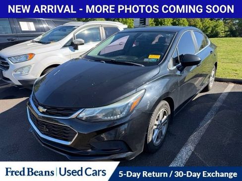 Used 2018 Chevrolet Cruze LT w/ Convenience Package FWD image 3
