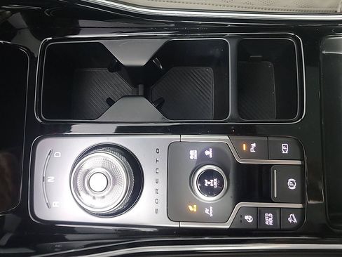 Certified 2025 Kia Sorento SX Prestige AWD/4WD image 38
