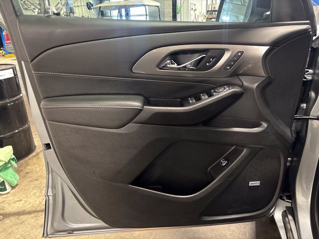 Used 2023 Chevrolet Traverse Premier FWD image 10