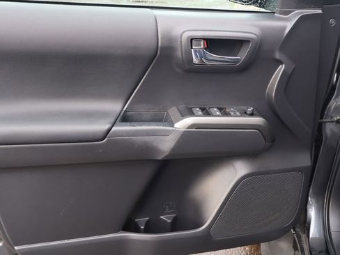 Used 2023 Toyota Tacoma TRD Sport w/ Black Out Package (TMS) image 23