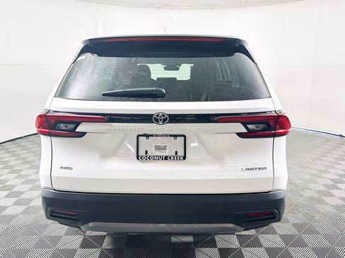 Certified 2025 Toyota Grand Highlander AWD image 4