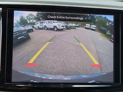 Used 2022 Chrysler Pacifica Touring-L FWD image 16