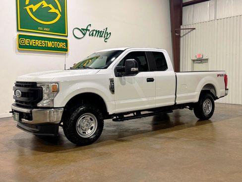 Used 2022 Ford F250 XL w/ Power Equipment Group AWD/4WD image 3