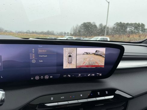 Used 2025 Buick Enclave Avenir w/ Super Cruise Package image 17