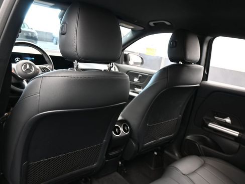Used 2025 Mercedes-Benz GLA 250 image 32