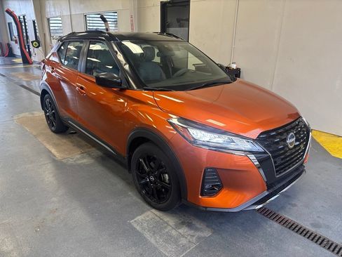 Used 2023 Nissan Kicks SR w/ SR Premium Package FWD image 1
