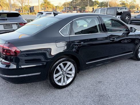 Used 2017 Volkswagen Passat 3.6 SEL Premium image 6