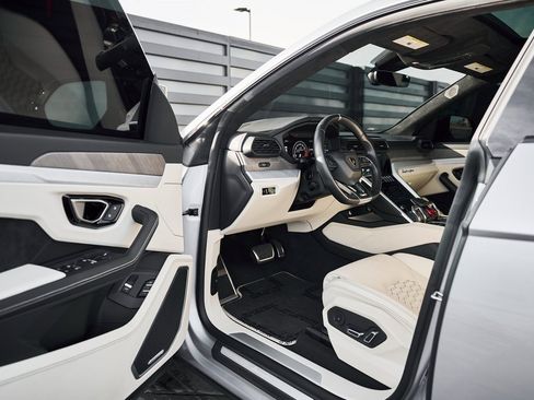 Used 2021 Lamborghini Urus image 23