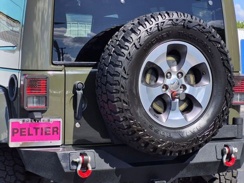 Used 2016 Jeep Wrangler Unlimited Sahara w/ Connectivity Group image 9