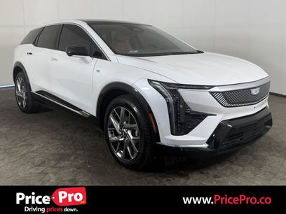 Used 2025 Cadillac Optiq Luxury 2
