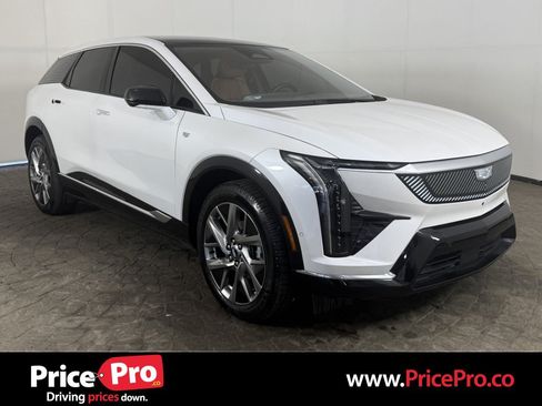 Used 2025 Cadillac Optiq Luxury 2 AWD/4WD image 1