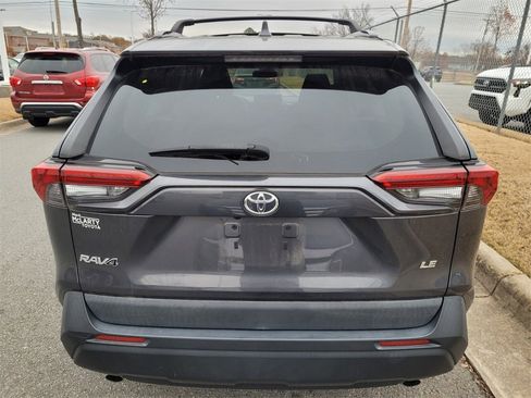 Used 2020 Toyota RAV4 LE image 8