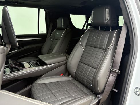 New 2026 Cadillac Escalade ESV V AWD/4WD image 13