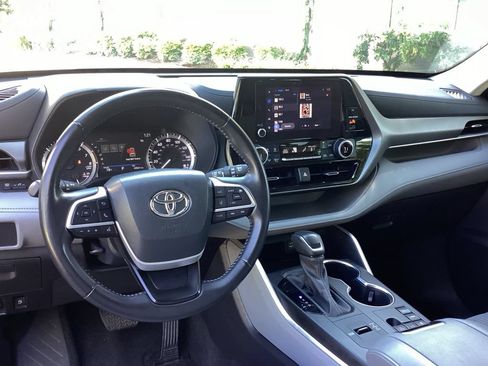 Used 2023 Toyota Highlander LE FWD image 10