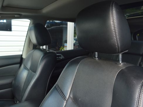 Used 2015 Nissan Pathfinder Platinum AWD/4WD image 13