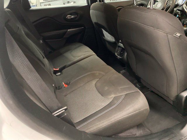 Used 2019 Jeep Cherokee Latitude FWD image 11