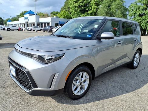 Used 2025 Kia Soul LX w/ LX Technology Package FWD image 8