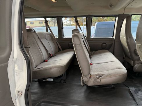 Used 2018 GMC Savana 3500 LT w/ LT Preferred Equipment Group RWD image 20