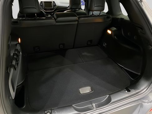 Used 2018 Jeep Cherokee Limited w/ High Altitude Package image 19