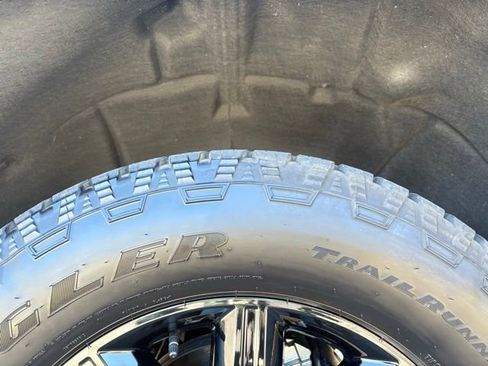 Used 2025 GMC Sierra 2500 AT4 w/ AT4 Premium Plus Package image 14