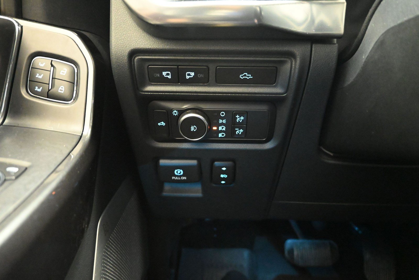 Used 2021 Ford F150 Lariat w/ Equipment Group 502A High AWD/4WD image 25