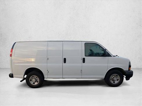 Used 2018 Chevrolet Express 2500 w/ Driver Convenience Package image 4