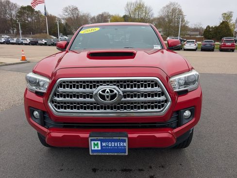 Used 2016 Toyota Tacoma TRD Sport w/ Towing Package AWD/4WD image 7