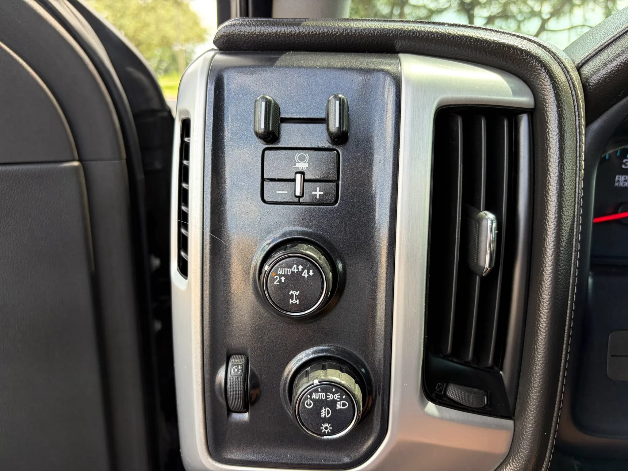 Used 2018 GMC Sierra 1500 SLT w/ Texas SLT Premium Package AWD/4WD image 26