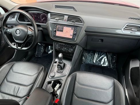 Used 2018 Volkswagen Tiguan SEL Premium image 28