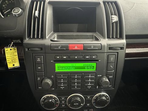 Used 2008 Land Rover LR2 SE image 32