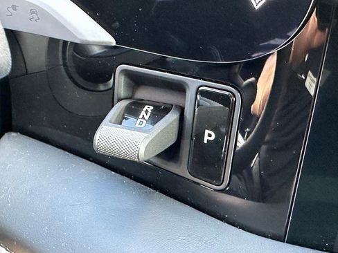 Used 2025 Porsche Taycan image 24