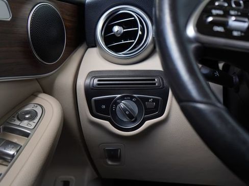 Used 2021 Mercedes-Benz GLC 300 4MATIC image 17