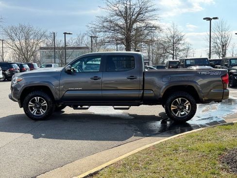 Used 2019 Toyota Tacoma TRD Sport image 11