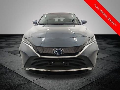 Used 2021 Toyota Venza Limited image 2