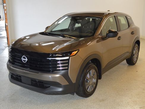 Used 2025 Nissan Kicks S FWD image 7