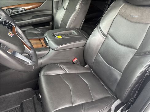 Used 2020 Cadillac Escalade Premium Luxury AWD/4WD image 13