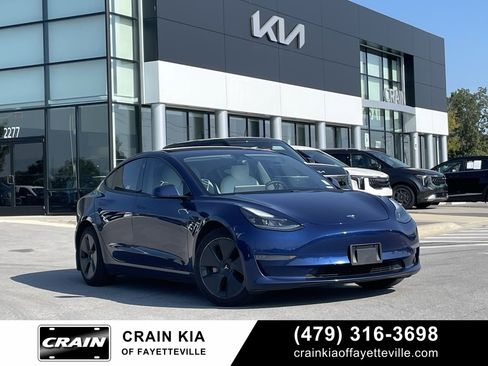Used 2021 Tesla Model 3 Standard Range Plus image 1