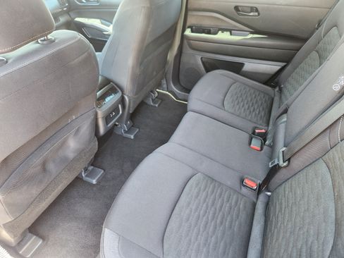Used 2025 Nissan Pathfinder SV AWD/4WD image 19