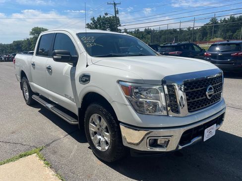 Used 2017 Nissan Titan S AWD/4WD image 3