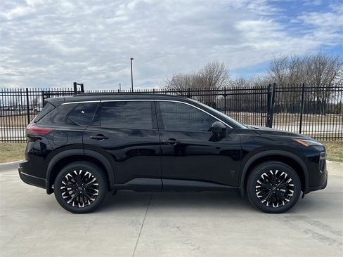 New 2026 Nissan Rogue SV image 4