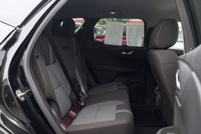 Used 2025 Chevrolet Blazer LT FWD image 28