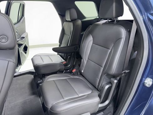 Used 2023 Chevrolet Traverse LT image 28