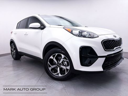 Certified 2022 Kia Sportage LX FWD image 1