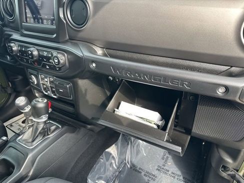 Used 2022 Jeep Wrangler Unlimited Sport image 12