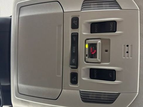 Used 2021 Toyota Highlander XLE AWD/4WD image 15