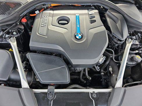 Used 2019 BMW 530e w/ Premium Package image 31